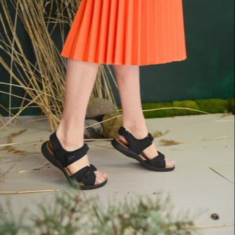 Liiva Women's Leather Sandals - Black