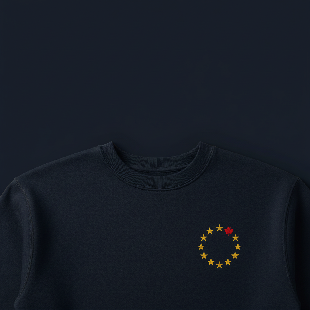 Imagen de lanzamiento EUCAN, prenda azul marino con emblema bordado